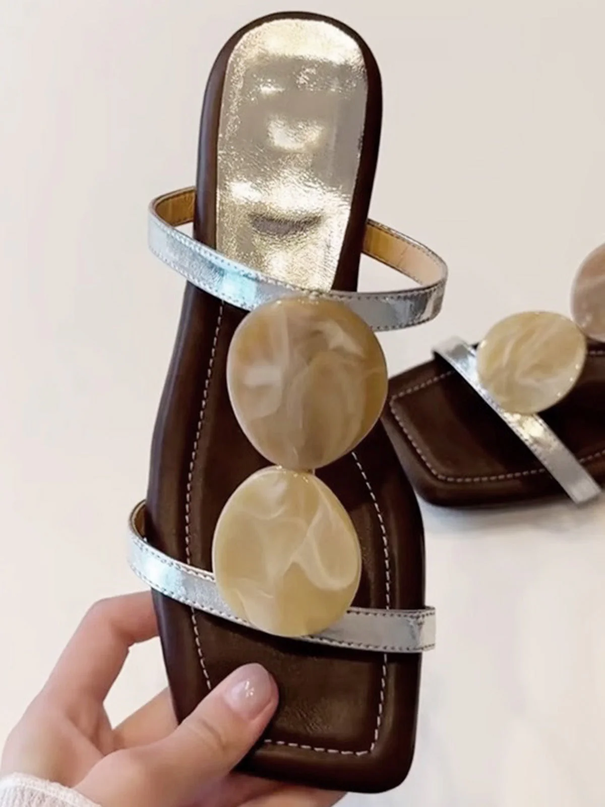 Vintage Square Toe Shell Low Block Heel Sandals - Image 5